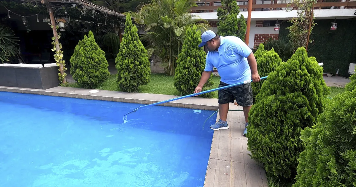 Servicio de Limpieza de Áreas Exteriores y Piscinas en Lima